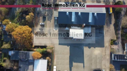 Ansicht - Halle/Lager/Produktion mieten in Porta Westfalica - Rose Immobilien KG: Nahe der BAB2 - BAB30! Lagerfläche mit Rampe und Außenfläche zu vermieten!