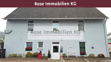 Ansicht - Büro/Praxis mieten in Porta Westfalica - ROSE IMMOBILIEN KG: Bürogebäude an der Bundesstraße in Porta Westfalica.