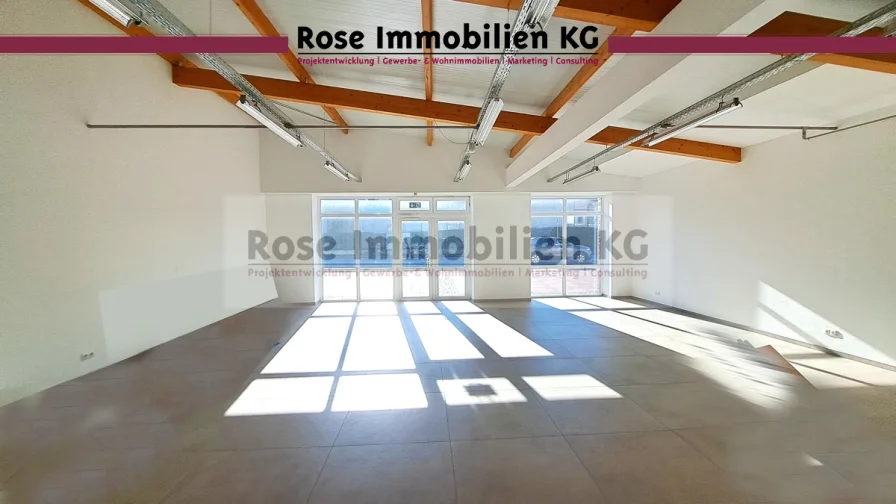 Ausstellung - Halle/Lager/Produktion mieten in Löhne - ROSE IMMOBILIEN KG:  Ausstellung und Lager mit Büroflächen!