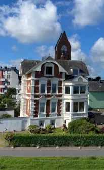 Blick vom Deich - Zinshaus/Renditeobjekt kaufen in Cuxhaven - Ein Meisterwerk historischer Architektur in der Grimmershörnbucht