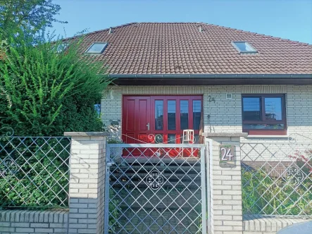 Eingang - Haus kaufen in Hagenburg - Winkelbungalow mit viel Platz