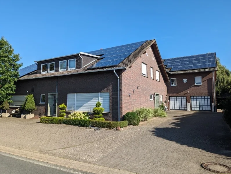 Front - Haus kaufen in Petershagen - Mehrgenerationenhaus mit großer PV-Anlage