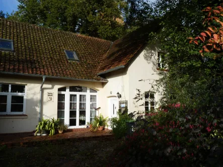 Titel - Haus kaufen in Porta Westfalica - "Im Dornröschenschlaf"