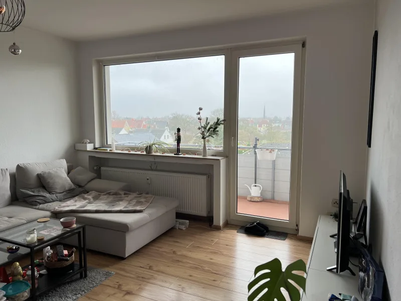 Wohnzimmer mit Balkon