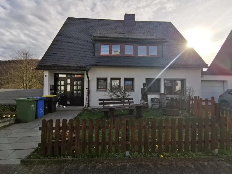 Vorderseite - Haus kaufen in Olsberg / Gierskopp - Zweifamilienhaus in Olsberg OT Gierskopp