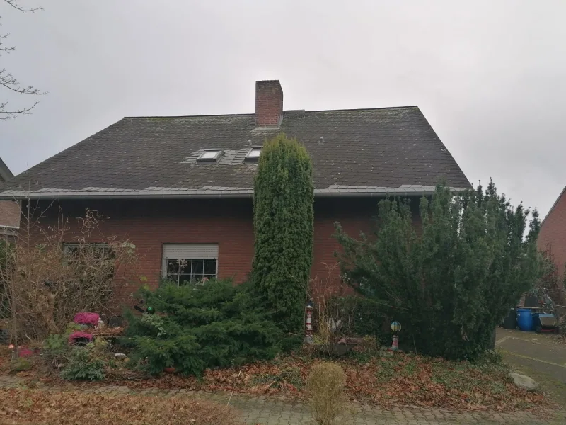 Haus-Frontansicht - Haus kaufen in Beckum - Einfamilienhaus in Beckum in ruhiger Wohnlage am Ortsrand - Erbpachtgrundstück