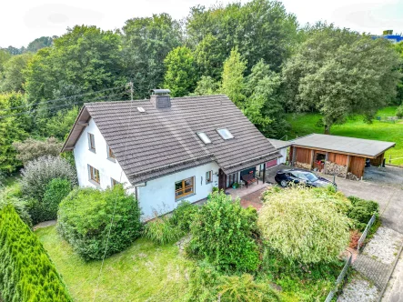 Ansicht - Haus kaufen in Reichshof - Idyllisches Wohnen in Reichshof-Wehnrath: Gemütliches Einfamilienhaus mit Einliegerwohnung