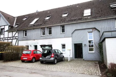 Hauseingang - Wohnung mieten in Nümbrecht - NÜMBRECHT-ZENTRUM: Moderne, lichtdurchflutete Maisonette - Wohnung im umgebauten Bauernhof.