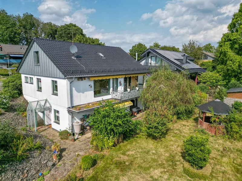 Ansicht - Haus kaufen in Reichshof - Familienidylle mit Einliegerwohnung  Großzügiges Wohnhaus in ruhiger Lage von Reichshof-Denklingen