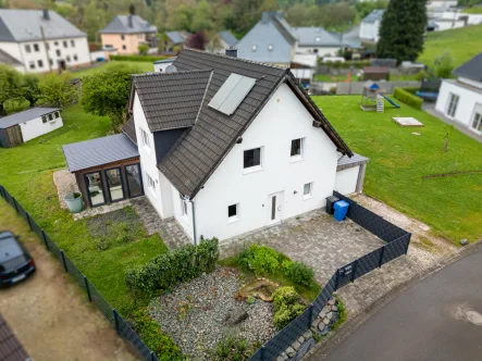 Garten - Haus kaufen in Körperich - Geräumiges Familienhaus mit 5 Schlafzimmern in direkter Grenznähe! L - Vianden 6min!