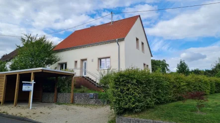 Seitenansicht - Haus kaufen in Bitburg / Masholder - Gemütliches Haus mit großem Garten in Masholder! L - Echternach nur 20min!