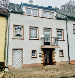 Vorderansicht - Haus kaufen in Bettingen - Ideales Familienhaus zum kleinen Preis! L - Echternach 20min!