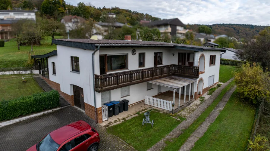  - Haus kaufen in Bollendorf - Geräumiges Familienhaus mit separaten Bungalows in Ruhelage mit Blick auf Bollendorf.