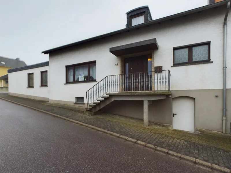 Ansicht - Haus kaufen in Orenhofen - Charmantes Reihenendhaus in Orenhofen – Eigentum statt Miete zahlen!