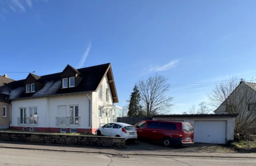 Hausfront - Haus kaufen in Zemmer - Einfamilienhaus mit Doppelgarage in Zemmer! Gute Anbindung nach Bitburg und Trier.