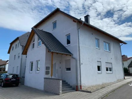  - Wohnung kaufen in Ramstein-Miesenbach - **Zugreifen - 31.800 € jährliche Kaltmiete*** Modern, schick & gepflegt - exklusive Maisonette-Whg in  Duplexhaus