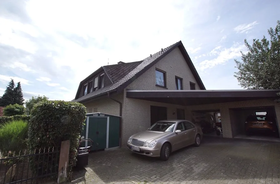 Aussenansicht - Haus kaufen in Sassenberg - Wohnhaus mit zwei Wohnungen in ruhiger Lage von Sassenberg - Kapitalanlage