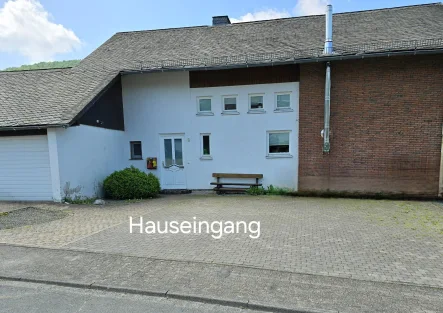 Straßenfront - Haus kaufen in Olsberg - Schnäppchen mit neuem Förderprogramm: Einfamilienhaus,  Terrasse, Doppelgarage, Garten