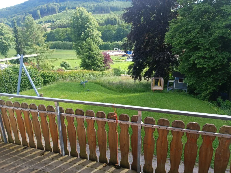 Südbalkon mit Blick in den Garten