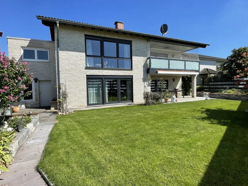 Ansicht vom Garten - Haus kaufen in Dalheim - ImmobilienPunkt*** Vollständig modernisiertes Einfamilienhaus in Traumlage