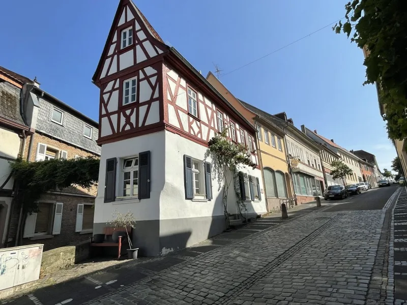 Hausansicht Straße - Haus kaufen in Oppenheim - ImmobilienPunkt*** Fachwerk-Unikat für Altbau-Liebhaber