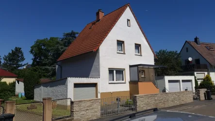 Straßenansicht - Haus kaufen in Oppenheim - ImmobilienPunkt*** Schönes Einfamilienhaus mit großem Garten in Oppenheim