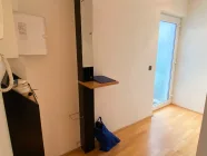 Wohnungseingang mit Garderobe