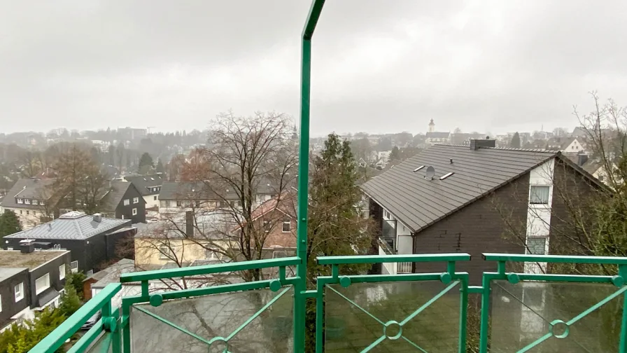 Unverbaubarer Blick vom Süd-Balkon bis Wuppertal (an klaren Tagen)