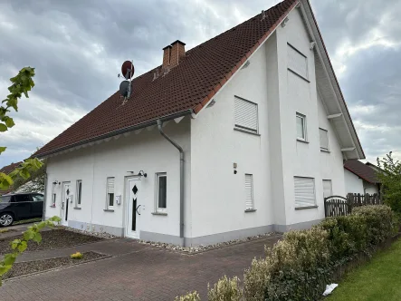 Aussenansicht - Haus kaufen in Ramstein-Miesenbach - Großzügiges Doppelhaus in sehr guter Lage!