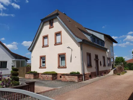 Front 1web - Haus kaufen in Ramstein-Miesenbach - In Zentrumslage, großzügiges Wohnhaus auch für 2 Generationen 