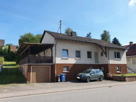 Frontansicht - Haus kaufen in Oberarnbach - Vollunterkellertes Wohnhaus mit Ausbaupotenzial im Speicher 