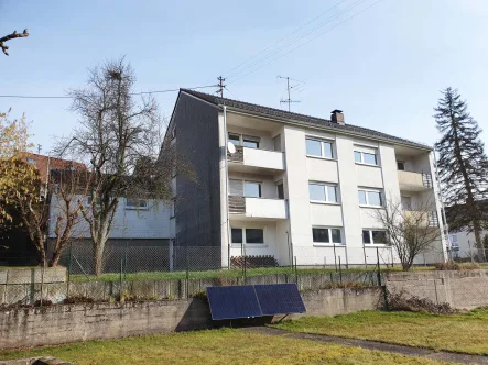 Rückseite - Haus kaufen in Queidersbach  - Ruhig und doch in Zentrumsnähe gelegene DHH mit 2 Garagen 