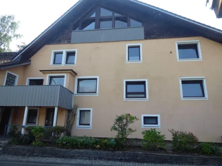 Außenansicht - Haus mieten in Gummersbach / Erbland - Besondere Doppelhaushälfte mit eigenem Eingang, Sauna und zwei Balkonen in Gummersbach- Erbland!