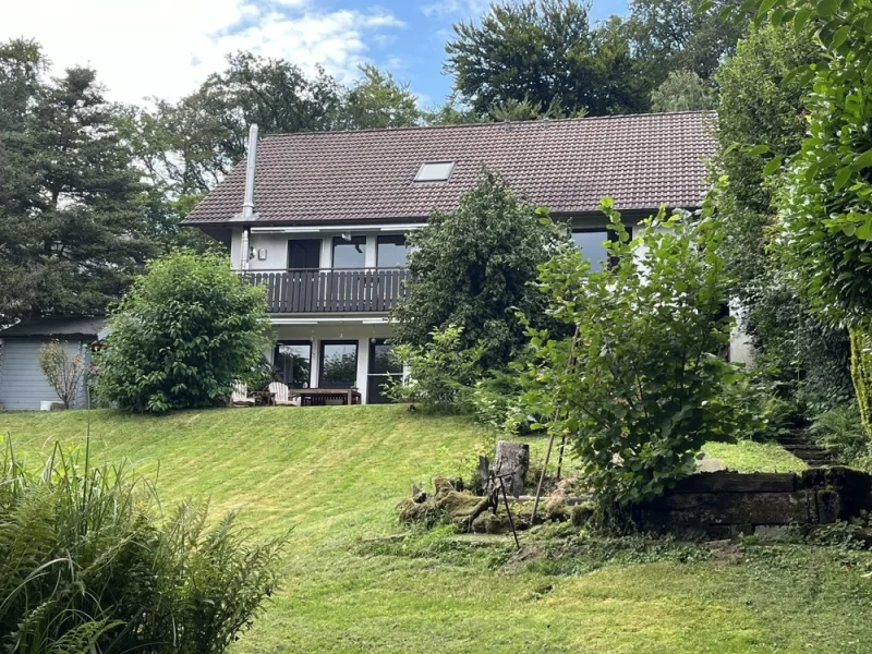 großzügiges Haus mit Einliegerwohnung - Haus kaufen in Reichshof / Denklingen - Ab jetzt wohnen wir alle unter einem Dach! Wenn das Ihr Wunsch ist, dann ist es das perfekte Haus