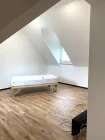 Großes Wohn- oder Schlafzimmer