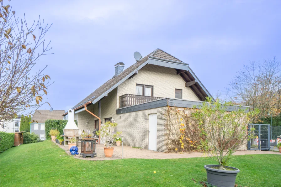 Rückansicht - Haus kaufen in Wermelskirchen - Großzügiges Einfamilienhaus in ruhiger Lage von Wermelskirchen-Dabringhausen