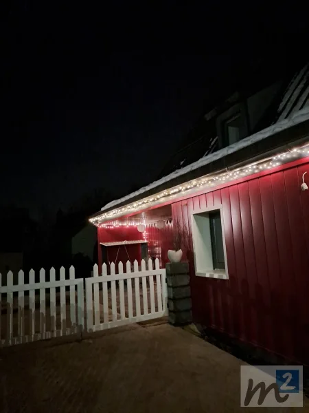 Rotes Haus bei Nacht