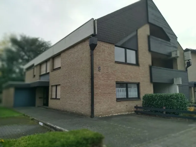 Frontansicht - Haus kaufen in Paderborn - Großzügiges Einfamilienhaus mit Einliegerwohnung in bester Lage