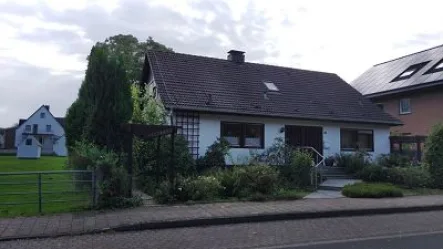 Frontansicht - Haus kaufen in Soest - großzügiges Einfamilienhaus mit Einliegerwohnung Soest Nord