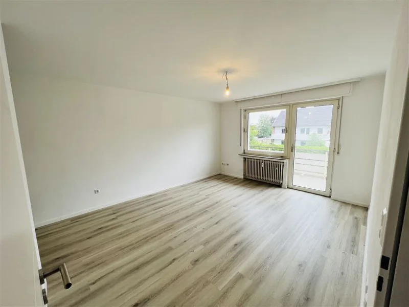 Wohnzimmer - Wohnung kaufen in Soest , Westf - RESERVIERT!Teilsanierte ETW in zenrtumsnaher Lage von Soest!