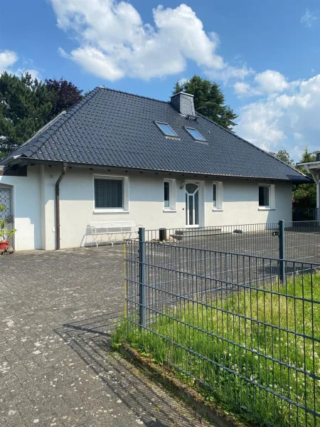 Außenansicht - Haus kaufen in Soest , Westf - Einfamilienhaus mit fantastischer Gartenanlage in Soest- Deiringsen.