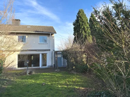 Ansicht Rückseite - Haus kaufen in Soest - SANIERUNGSBEDÜRFTIGE  DOPPELHAUSHÄLFTE  MIT  GARTEN  &  GARAGE