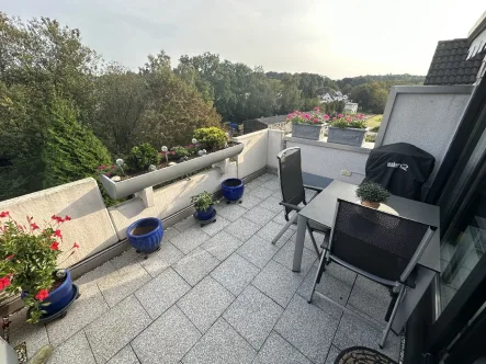 Balkon - Wohnung kaufen in Solingen - JA, zur schicken 3-Raum-Dachgeschosswohnung mit Sonnenbalkon und Stellplatz in Solingen-Gräfrath!