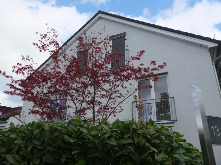 Hausansicht - Haus kaufen in Solingen - Großzügige Doppelhaushälfte in Solingen-Ohligs!