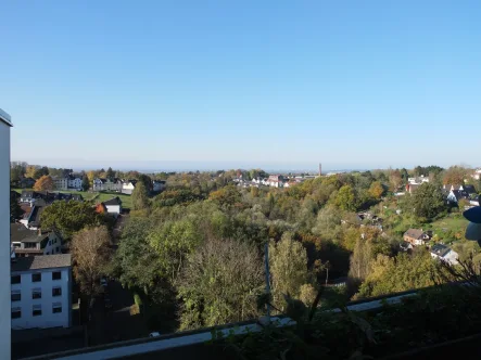 Fernsicht vom Balkon - Wohnung mieten in Solingen - 2-Zimmer-Wohnung mit Balkon in 8. Etage!