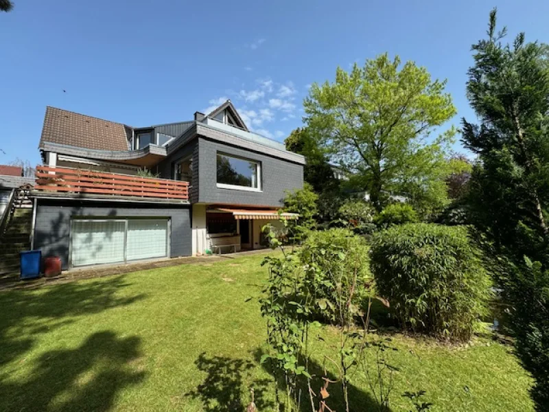 Ansicht vom Garten - Haus kaufen in Solingen - Gelegenheit! Beste Lage Solingen-Gräfrath, 1-2 Familienhaus mit großem Garten und Garage.