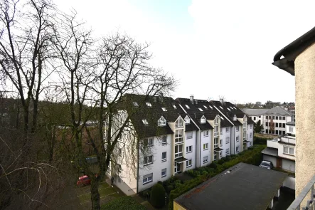 Aussicht - Wohnung mieten in Solingen - Großzügige 2-Zi.-Whg. mit Balkon im 1. OG, im liebevoll sanierten Jugendstilhaus....