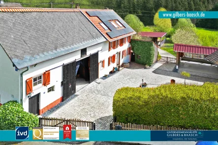 Titelbild - Haus kaufen in Gondenbrett - Traumhaft schönes Bauernanwesen bei Prüm mit Wohnhaus + Partyscheune + Pferdestall + Longierzirkel