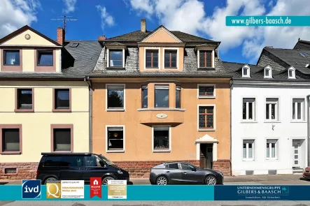 Titelfoto - Haus kaufen in Trier - Trier-Nord: sanierungsbedürftiges Mehrfamilienhaus mit 3 Wohnungen und Garten in zentraler Lage