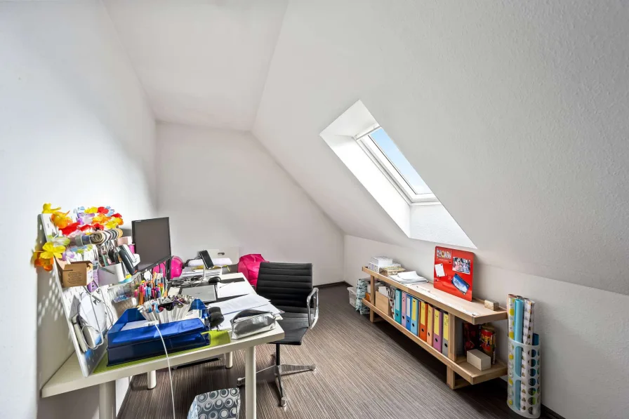 Schlafzimmer oder Büro im DG